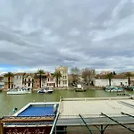 Terrasse Du Port Vue Canal A Pied Le Grau-du-Roi